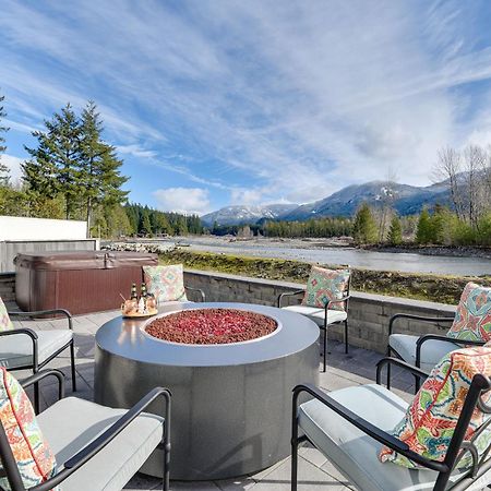Riverfront Home With Deck, Near Mount Rainier! 帕克伍德 外观 照片