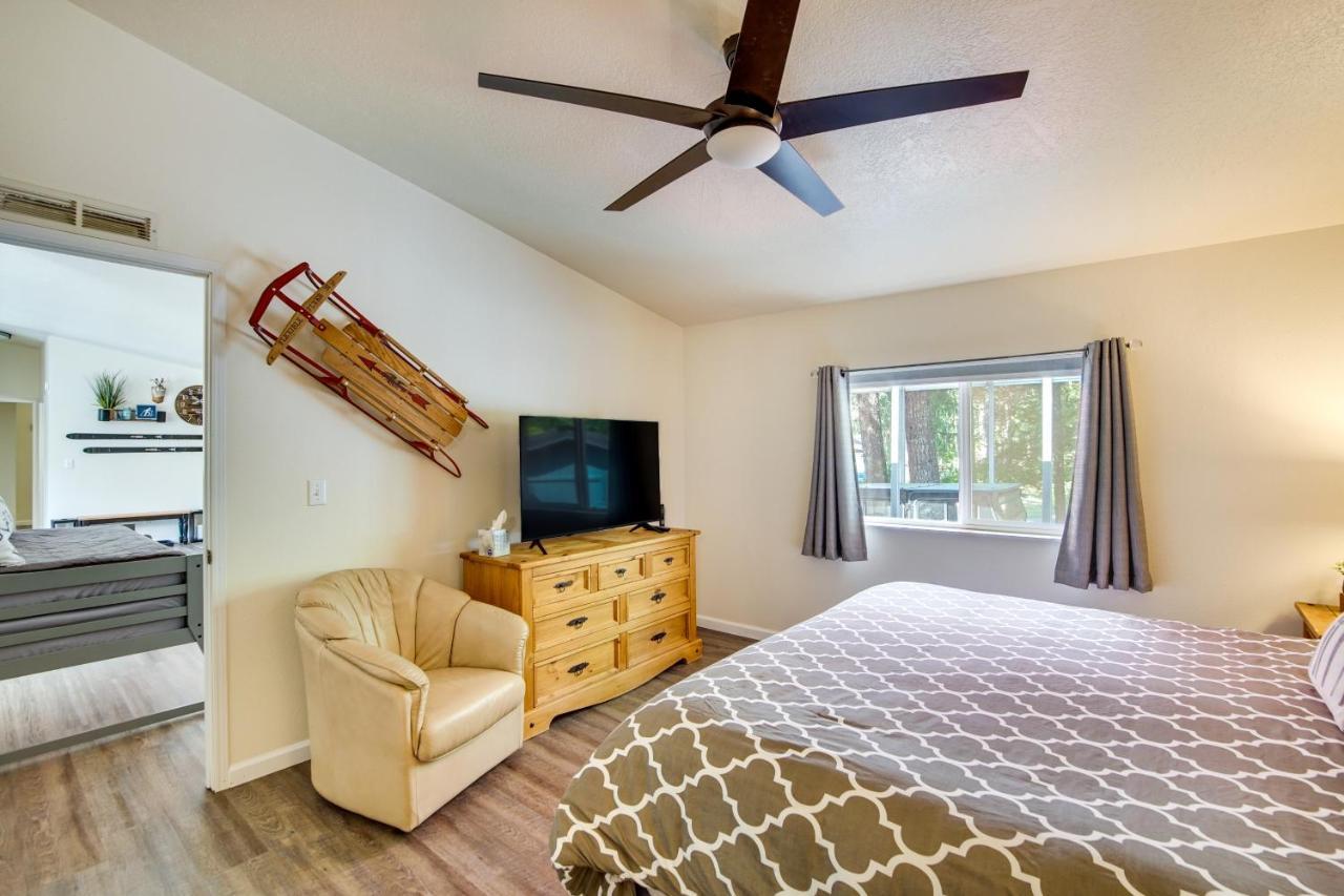 Riverfront Home With Deck, Near Mount Rainier! 帕克伍德 外观 照片