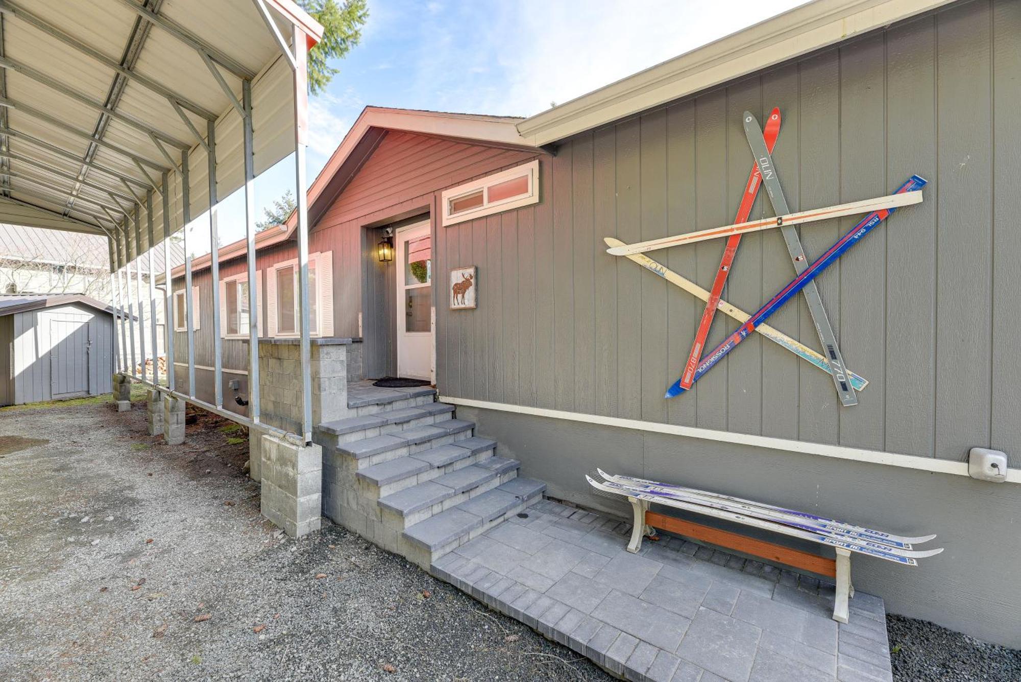 Riverfront Home With Deck, Near Mount Rainier! 帕克伍德 外观 照片