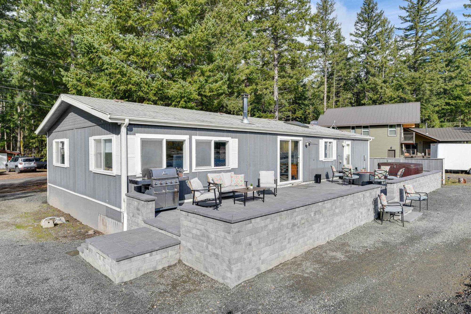 Riverfront Home With Deck, Near Mount Rainier! 帕克伍德 外观 照片