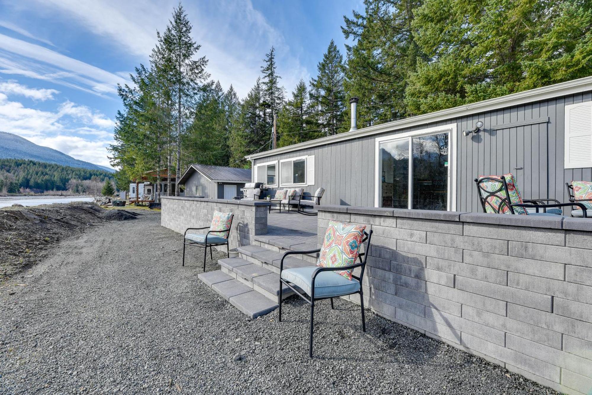 Riverfront Home With Deck, Near Mount Rainier! 帕克伍德 外观 照片